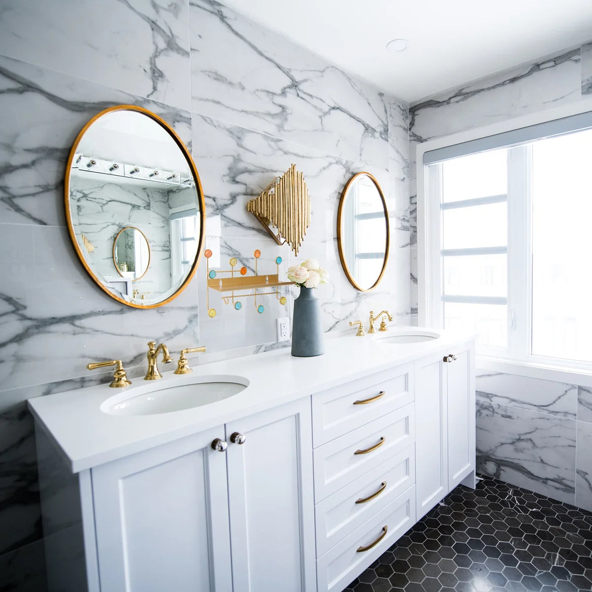 Nordic Style Rectangle Wall Shelf with Hooks