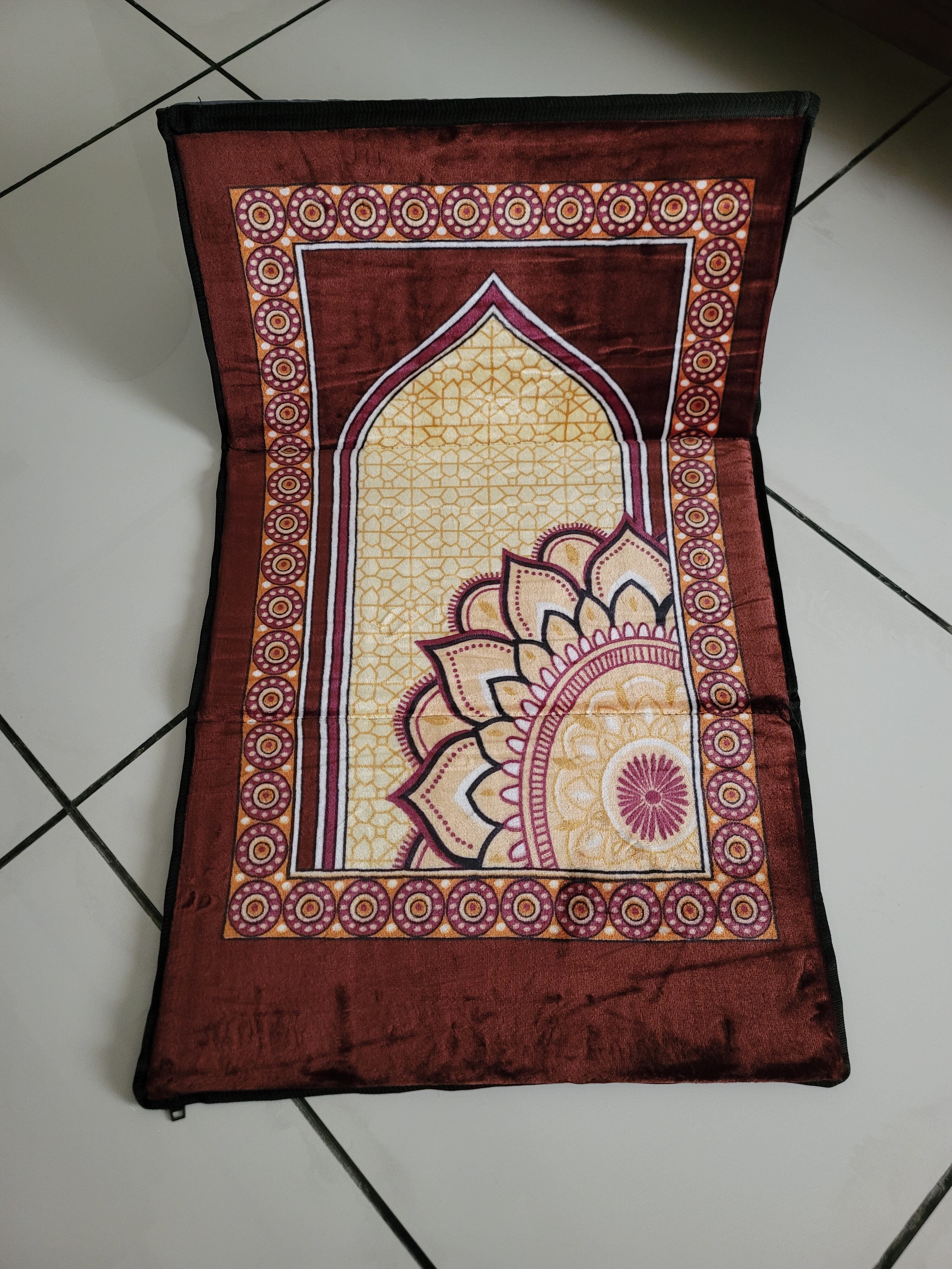 Folding Prayer Mat with Back Rest